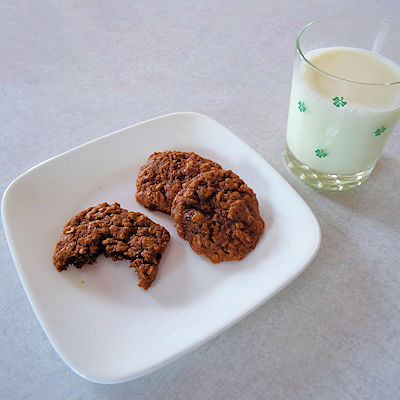 Molasses Oatmeal Cookies at oldfatguy.ca